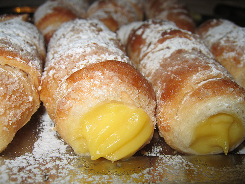 Cannoli crema pasticcera e fragole