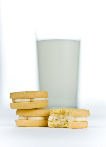 Dolci per le feste di compleanno dei bambini, i biscotti farciti con crema di burro