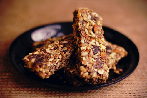 Le barrette al muesli senza glutine, latte e uova, per una colazione a tutto sprint