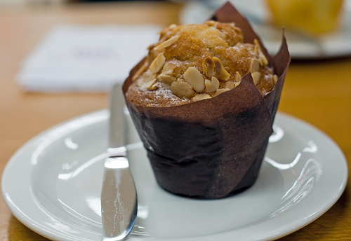 Muffins alle pere e mandorle senza uova e latte