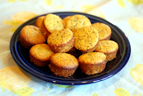 Tortini al limone e semi di papavero, per la merenda dei bambini