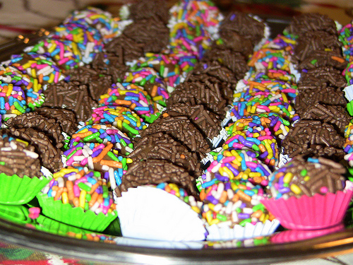 Dolci per le feste di compleanno, i brigadeiros, ovvero i tartufi al latte condensato