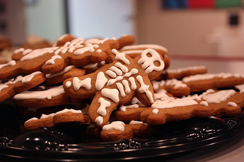 Ricette per halloween, i gingerbread skeleton cookies ovvero gli scheletri di panpepato