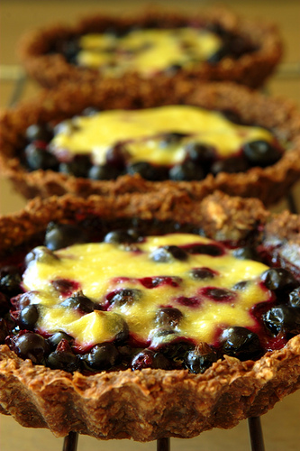 Dolci per bambini, le crostatine con crema e mirtilli