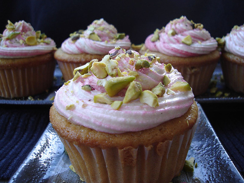 Cupcake al pistacchio con glassa semplice allo zucchero