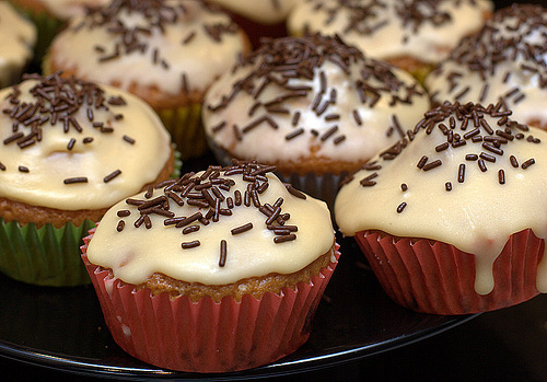 Muffin al cioccolato con crema al cioccolato bianco