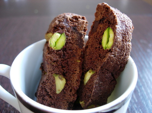 Cantucci al cacao con mandorle, pistacchi e cioccolato bianco con il bimby