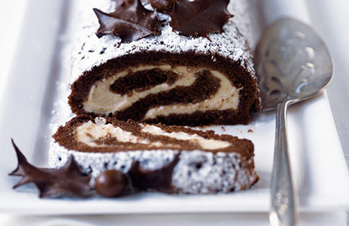 Tronchetto Di Natale Con Crema Di Castagne.Rotolo Alla Crema Di Castagne E Foglie Di Cioccolato Torte Al Cioccolato