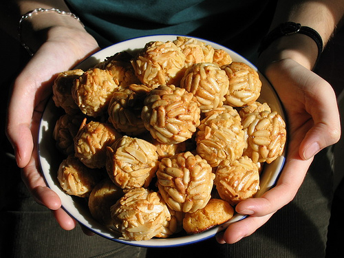 Dolci senza uova, i biscotti ai pinoli