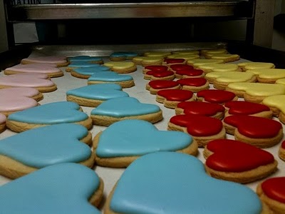 Biscotti di frolla con glassa per San Valentino