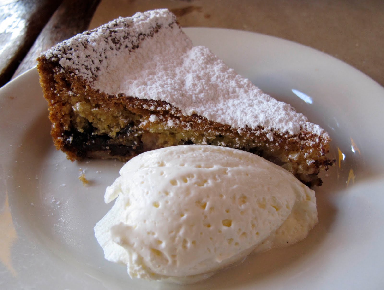 Torta cioccolato e pere con crema pasticcera