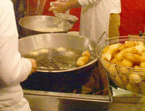 Dolci per la festa del papà: le crispelle di riso e miele di San Giuseppe