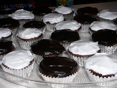 Cupcake bianchi e neri, deliziosi con stile
