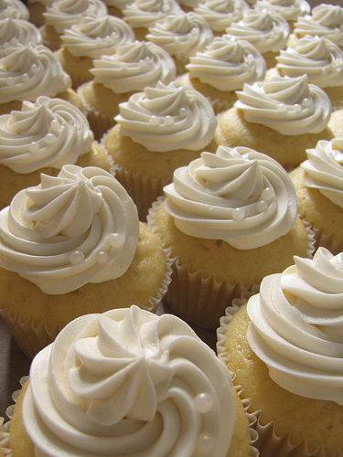 Candidi cupcake per le nozze, con crema al limone