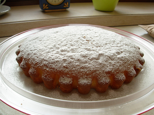 Torta margherita con la crema inglese