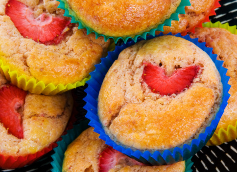 Ricette per bambini, i muffin alle fragole e mela verde