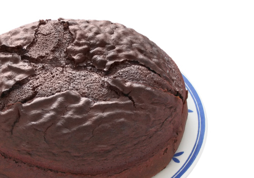 Torta morbida al cioccolato e uvetta