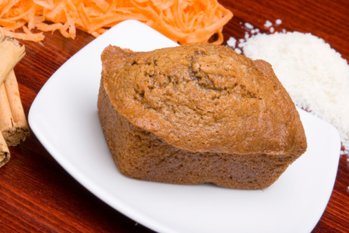 Dolci per bambini, il cake con mele carote e mandorle