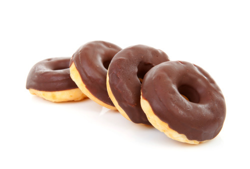 Doughnuts glassati al cioccolato fondente