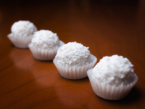 Dolci al cocco bimby, i Raffaello