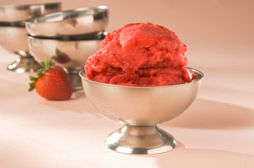 Un classico dolce estivo, la granita alle fragole