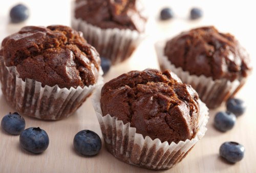 Muffin al cioccolato fondente e mirtilli