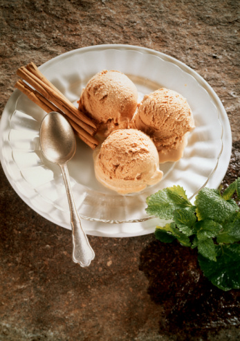 Dolci estivi, il gelato alla cannella