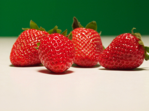 vellutata di fragole, ricotta fragole amaretti
