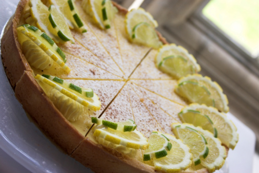 Torta crema limone pistacchi cotto mangiato