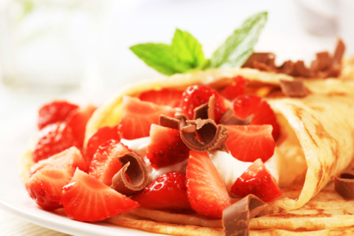 colazione bambini crepes fragole cioccolato