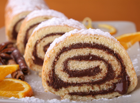 Dolci per le feste dei bambini, il rotolo farcito al cacao