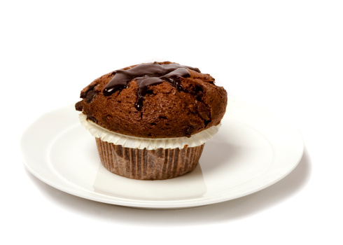 I muffin al cioccolato e nocciole per una dolce colazione