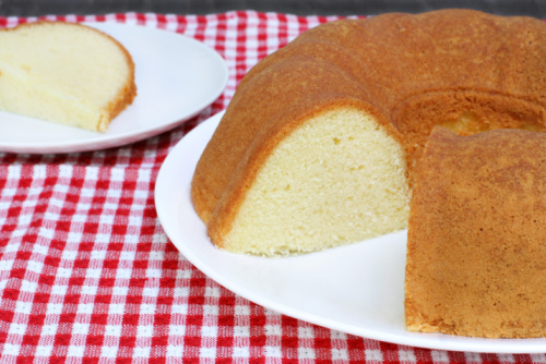 Ciambella all’arancia senza uova, senza latte e senza glutine