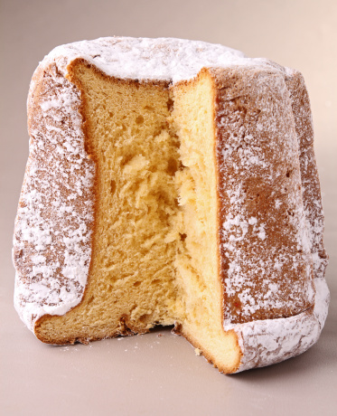 Avanzi delle feste, il pandoro con panna, cioccolato e amarene