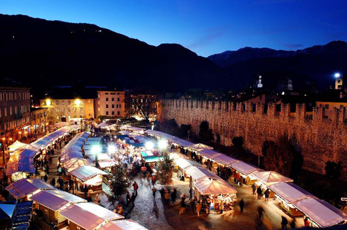 Il Mercatino di Natale di Trento, non solo regali ma anche cioccolato, biscotti e marmellate