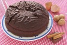 La torta al cioccolato, noci e cannella