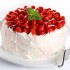 Dessert con fragole, gelato e panna montata
