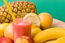 Il frullato all’ananas, arancia e fragola senza uova