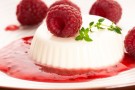 Panna cotta ai lamponi in bicchierini