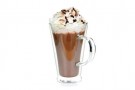 Il frappè alla nocciola con panna montata Il frappè alla nocciola con panna montata