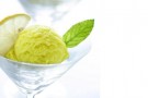 Sorbetto con cetrioli frullati e yogurt Sorbetto con cetrioli frullati e yogurt