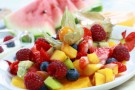 Macedonia di frutta estiva con la crema chantilly Macedonia di frutta estiva con la crema chantilly