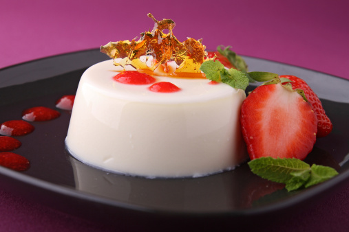 Panna cotta caramello fragole