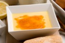 Creme brulè alla cannella con mele e frollini