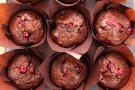Muffin al cioccolato fondente e lamponi