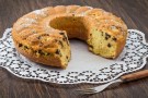 Ciambellone con banane e gocce di cioccolato per i bambini