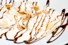Ravioli dolci fritti con crema noci e caramello Ravioli dolci fritti con crema noci e caramello