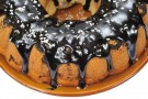 Ciambellone alla ricotta senza uova con glassa di cioccolato