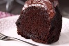 Ciambellone con doppio cacao per la colazione Ciambellone con doppio cacao per la colazione