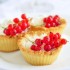 Crostatine con crema chantilly e ribes